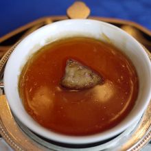 フカヒレとフォアグラのロワイヤルスープ 