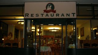 ブダの王宮内にある有名レストランです。