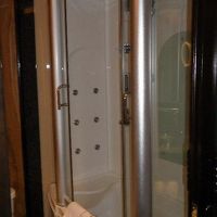 ガラスの扉付き