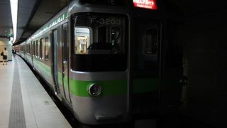 快速エアポートは札幌駅から新千歳空港駅まで３６分で結びます