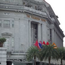 重厚な外観のフラトン