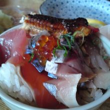 刺身の残りで自作海鮮丼