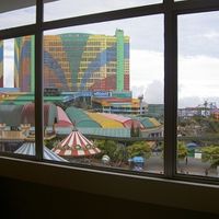 目の前が遊園地です、落ち着きません