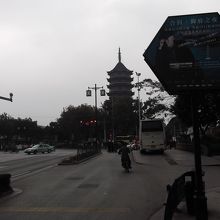 「蘇州」行きのバス停の前から。