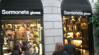 ローマにもある手袋屋さん。