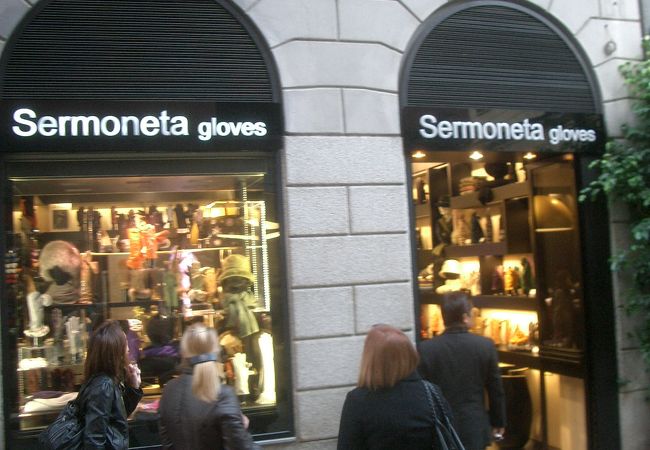 ローマにもある手袋屋さん。