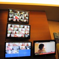 フロント前のテレビモニター