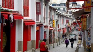 かつては色街だった紅窓街、香港映画のセットのようで雰囲気抜群♪