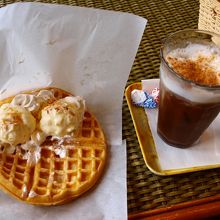 ワッフルとコーヒー