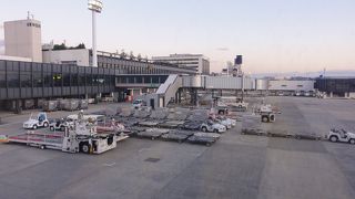 狭いので急ぐ時は便利な空港