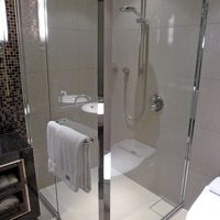 ここの良さはバスルームとシャワールームが別れている事　　　　