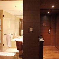 左がバスルーム，トイレが別