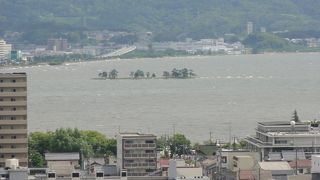 宍道湖に浮かぶ嫁が島