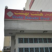 探すときは、この看板を目印に。