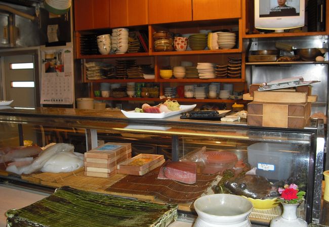 保広は、東京からも関西からも食べにくるという尾道の小さな魚介グルメ店。