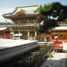 これは宇治の平等院をモデルにした。