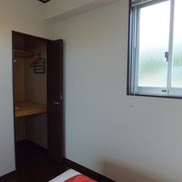 収納スペースもバッチリあるので旅行かばんも楽々入ります 