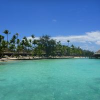 船着場からビーチバンガローを望みます。