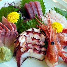 刺身盛り合わせ ￥１，９００− 