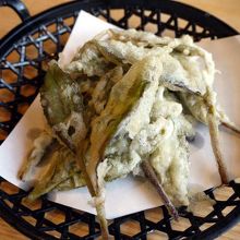 生茶葉の天ぷら 