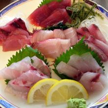 刺身の盛り合わせ（竹） ￥２，０００− 