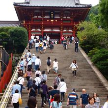 石段を登ると本宮に着きます