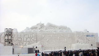 迫力満点の大雪像