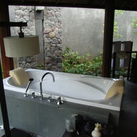 バスルームとシャワーは別。