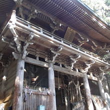 質実剛健といった風情の仁王門