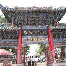 入り口の門　立派な門を移設したようです