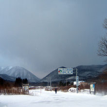 三厩駅前から町営バスに乗りますが・・・
