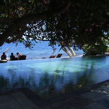 拠点のミンピ・リゾート。ここのプールはきれいでした。