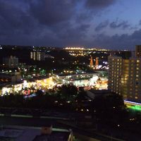 隣のリーフホテルとホテルロードの眺め