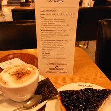 卓上にもメニューが。。