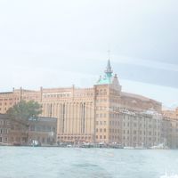 海上から見た、ホテル全景。