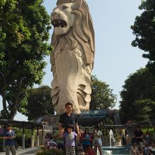 高さ３７ｍのマーライオンタワー