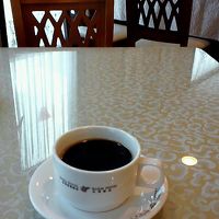 2階ラウンジにて