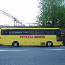 はとバスといえば、この黄色一色ですよね