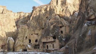 正教会の岩窟教会があります