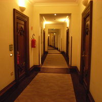 外観が半円形ですので、廊下ももちろんカーブしています。