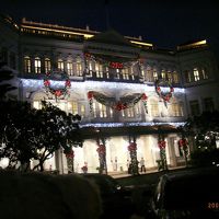 夜のラッフルズホテル！