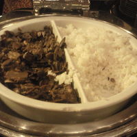 ご飯と謎のキノコ炒め（意外とうまい）