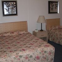 室内は暗めです。