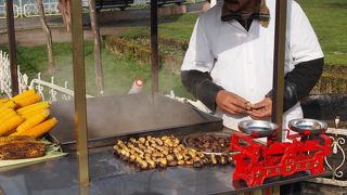 焼き栗の屋台が出ています