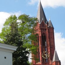 聖ヤンス教会は聖セルファース教会の洗礼堂として建てられた。
