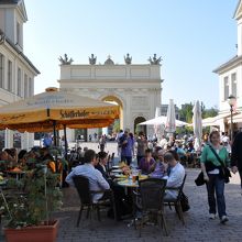 ポツダム駅からサンスーシ宮殿への途中にあブランデンブルグ門