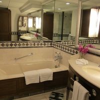 グランドハイアットエラワン シンクも二つで使いやすい