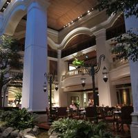 グランドハイアットエラワン 天井が高いロビー