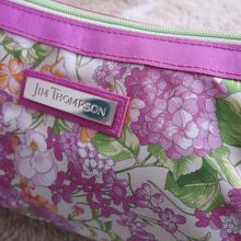 ジムトンプソン ミニポーチ花柄が鮮やか(1270バーツ)