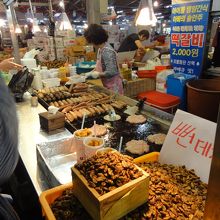 屋台風のお店もいっぱい